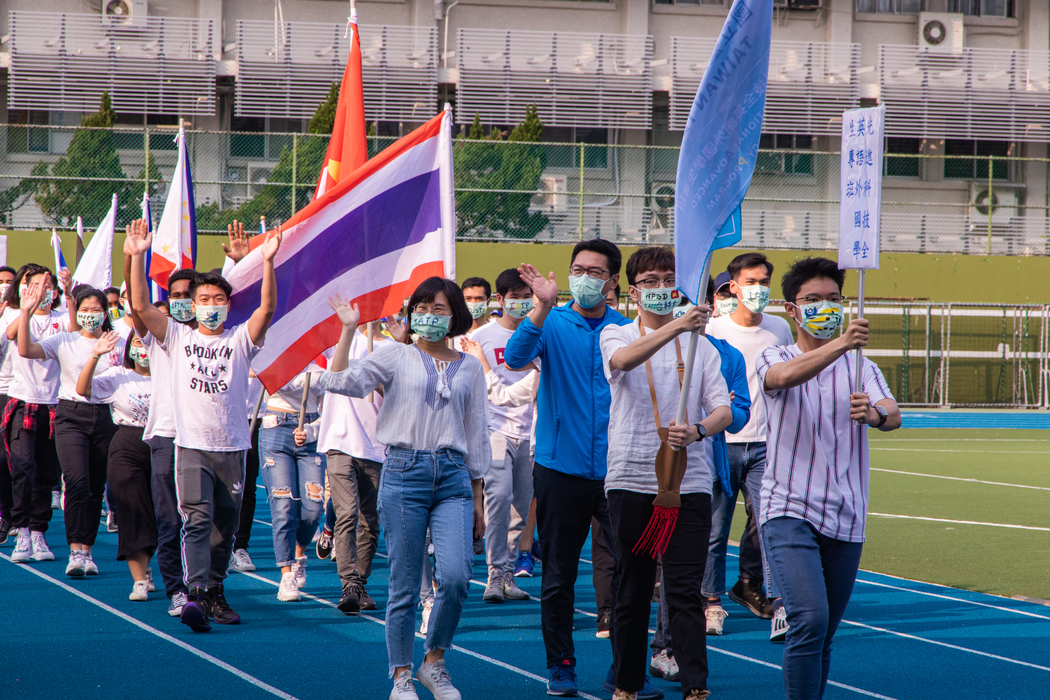 Students and professors of IATP walked in the parade during School Anniversary(另開新視窗)