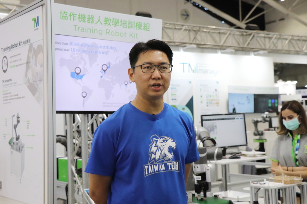 Prof. Pin-Chuan Chen, the Director of IATP was interviewed by Techman Robot.