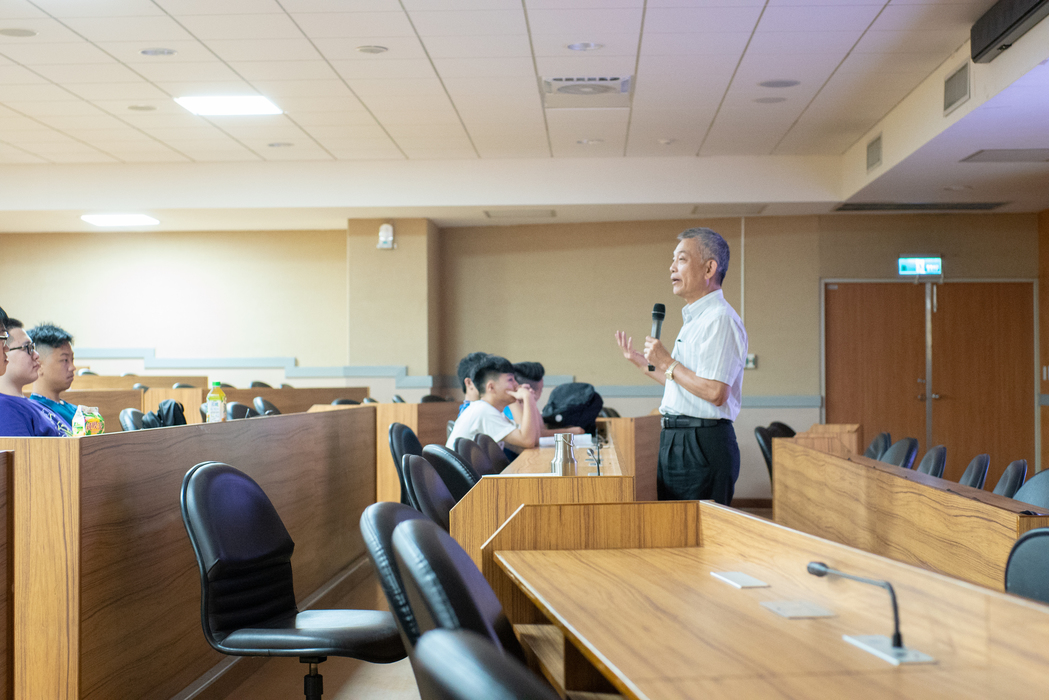 Prof. Liu, Dean of College of Engineering gave an opening speech.